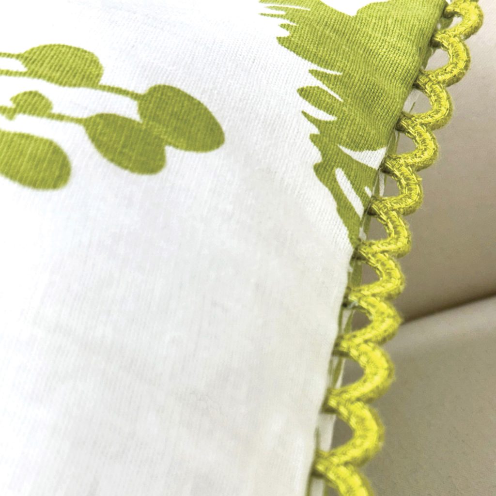Brimar Cheerio Open Trim Sewn Halfway in Pillow Seam