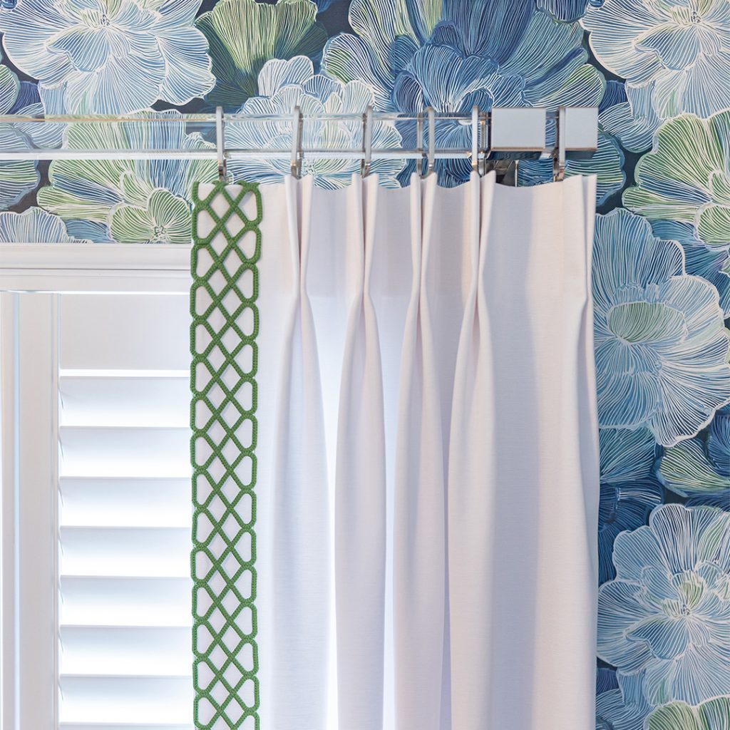 Brimar Acrylic Cube Drapery Rod