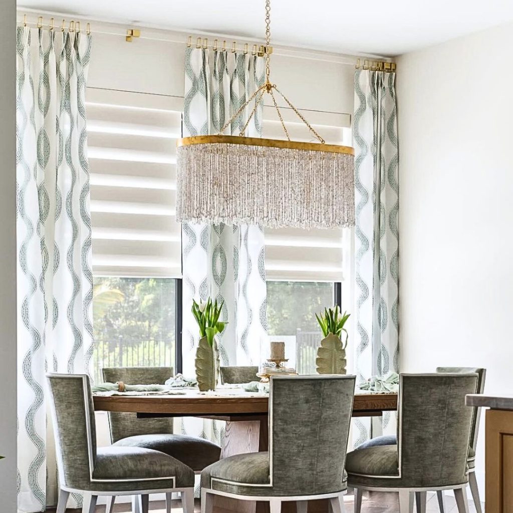 Brimar Cube Curtain Rod in Dining Room