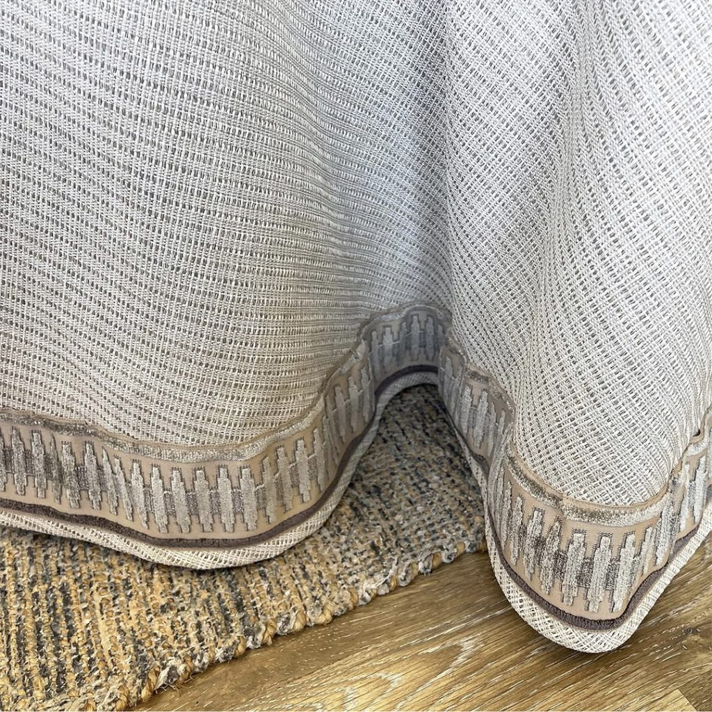 Brimar Bolzano Border on Tableskirt